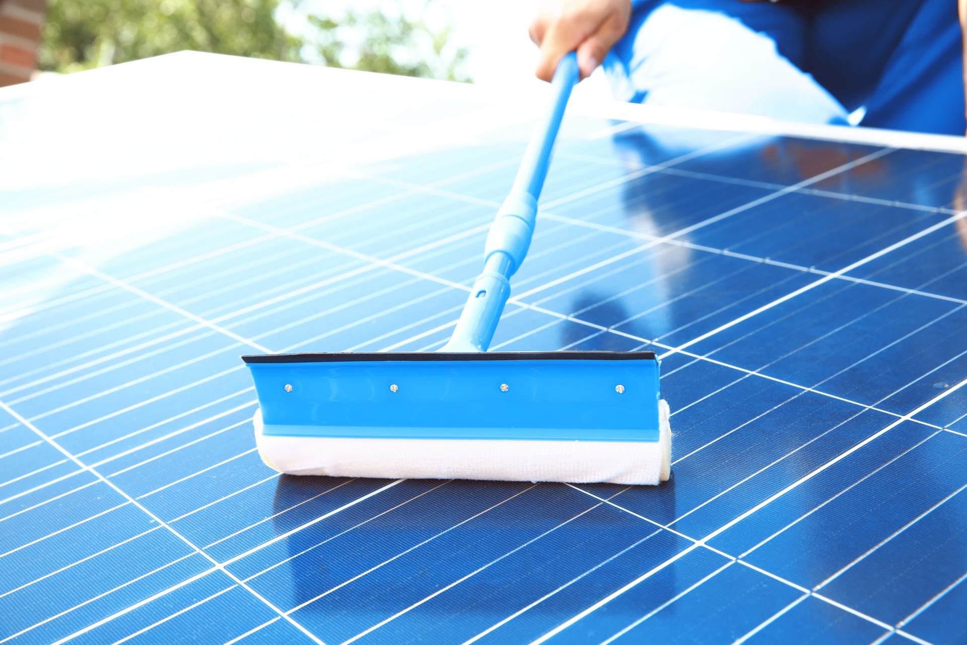 Effective Ways to Clean Solar Panels and Enhance Efficiency in 2025