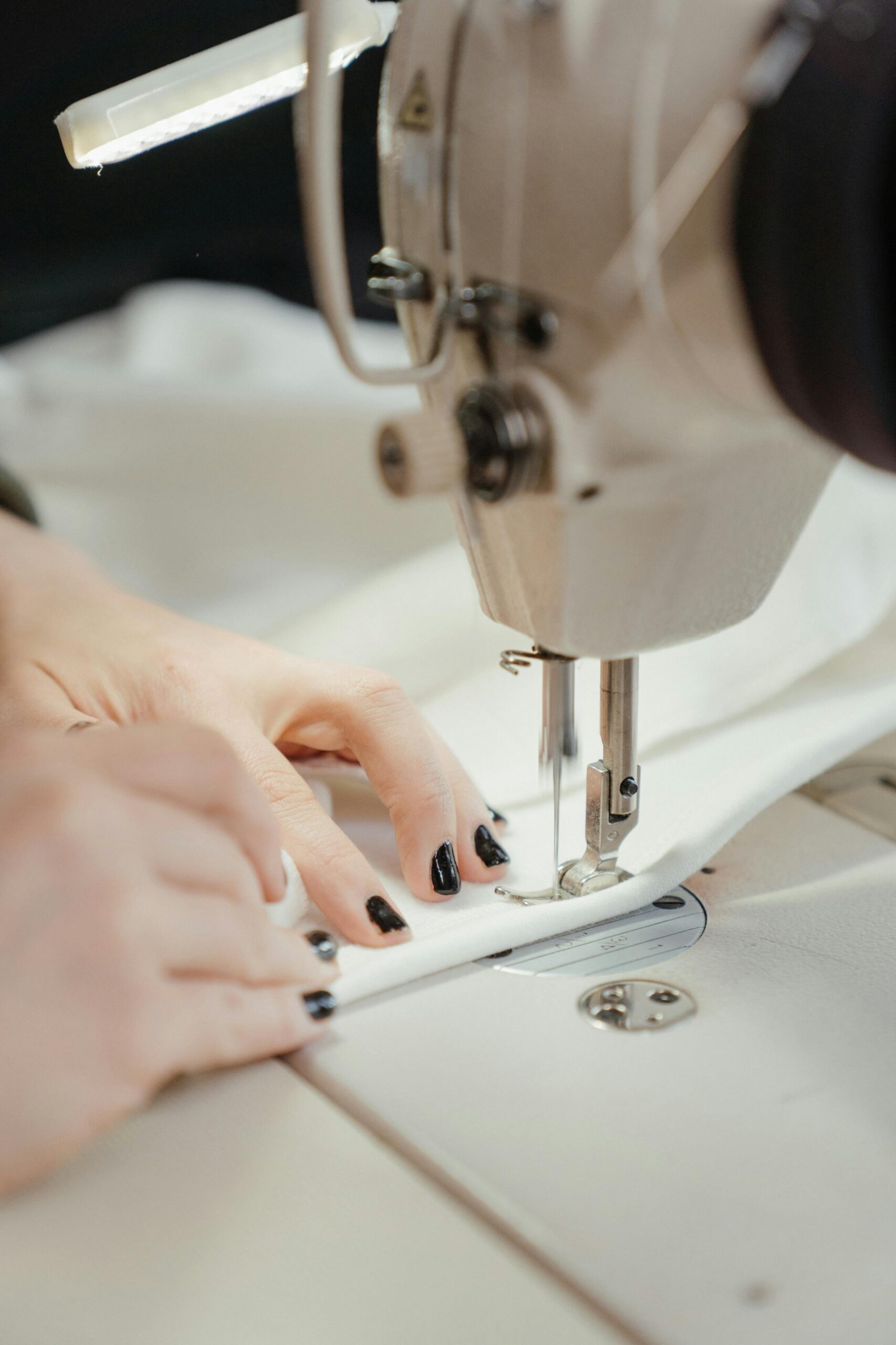 Essential Guide to How to Use a Sewing Machine: Get Started in 2025!